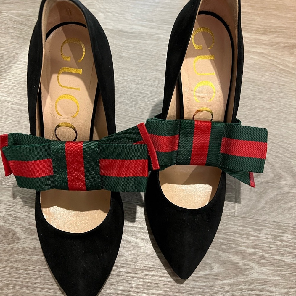 Gucci Women's Black suede  Pumps with Red and Green Bow